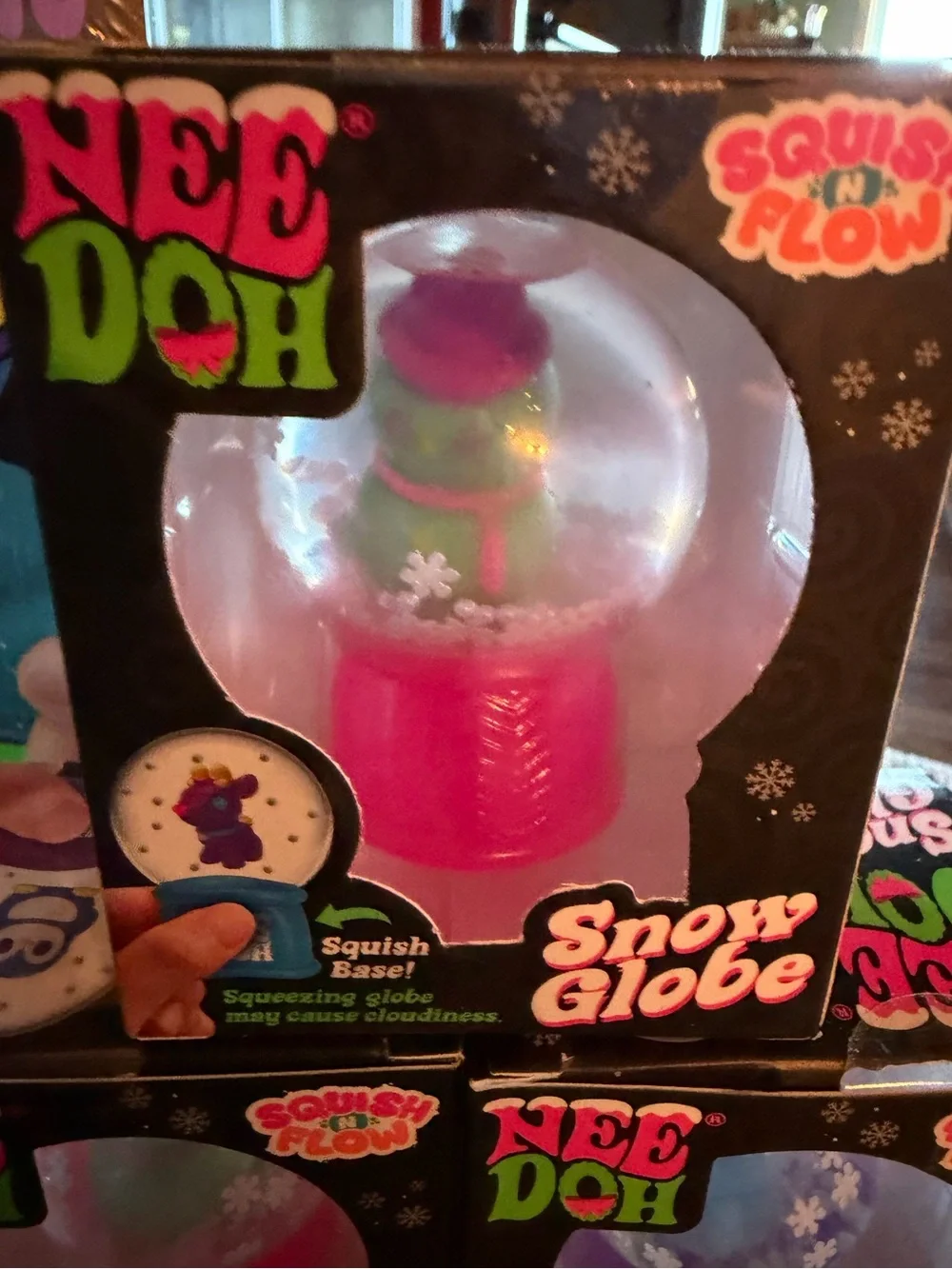 Advent Calendar with Pink and Green Knittens